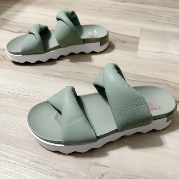 SOREL Viibe™ Twist Slide Sandal in Safari Green Stone Size 12